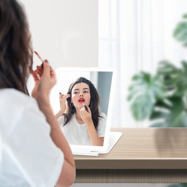 Miroirs de forme de poche Ipad Miroirs de maquillage de lumière de beauté LED Miroir cosmétique de main pliable portable
