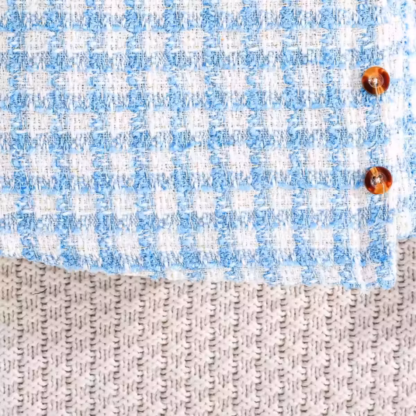 Ensemble bébé décontracté - Haut brodé à carreaux bleu ciel blanc de style uni avec manches à bulles et jupe boutonnée - Image 4